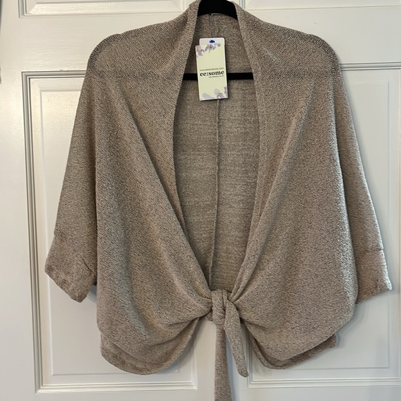 NWT Lightweight Sweater that Ties in the Front - Picture 7 of 7